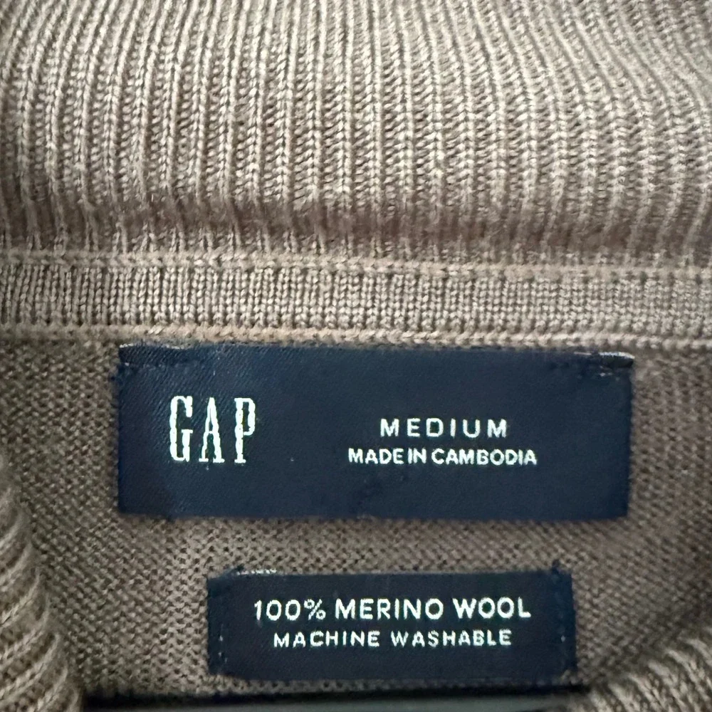 Gap Turtleneck Sweater Mens Medium Brown 100% Merino Wool Lightweight Old Money